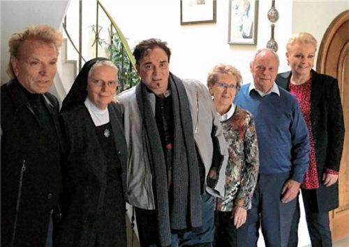 Feierten die „Diamantene“ (von links): Siegfried Fischbacher, Schwester Dolore, Roy Horn, Herta Fischbacher, Marinus Fischbacher, Oberbürgermeisterin Gabriele Bauer. Foto privat