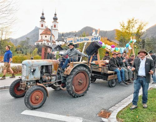 Für den kleinen Johannes lebt eine alte Tradition in Aschau auf