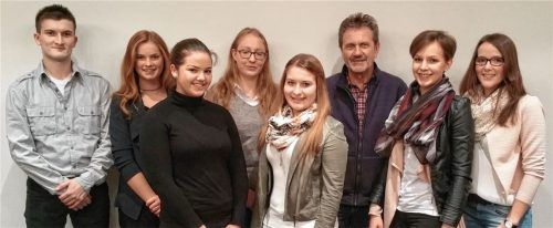 Für hervorragende Leistungen in der Schule und Ausbildung geehrt