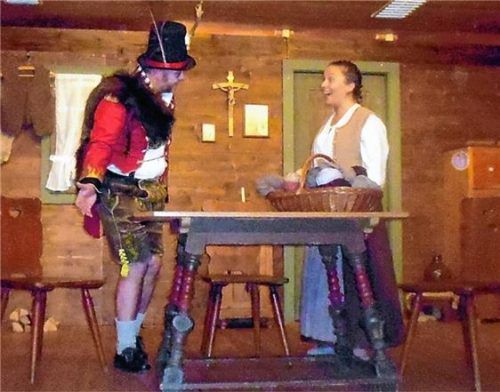Für urkomische Situationen sorgten die Theaterspieler auf der Bühne der Dorfwirtschaft Vornberger. Foto eri