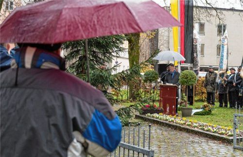 Gedenkfeier am Kriegerdenkmal am Heisererplatz. Foto  Cater