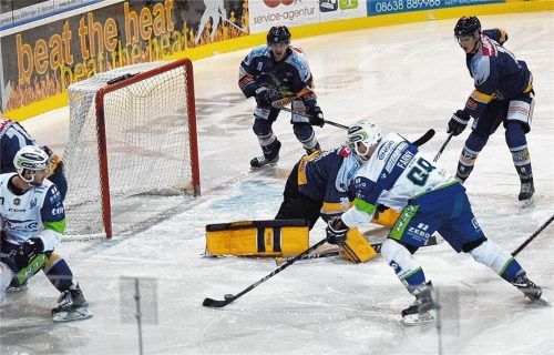 Gleich ist er drin und mit 0:3 schon fast alles entschieden: Andreas Farny kurz vor dem Torjubel. Foto del