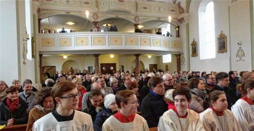 Gleich zwei Pfarrverbände nahmen jetzt von „ihrem“ Interims-Pfarrer, Stefan Scheifele, im Rahmen eines festlichen Gottesdienstes Abschied.Fotos  Ahrens