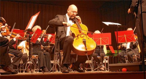 Götz von der Bey am Cello brillierte. Gerade mal drei Monate ist sein Instrument erst alt. Foto kirchner