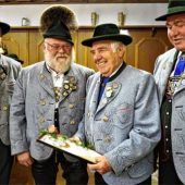 Goldenes Ehrenzeichen für Hans Huber