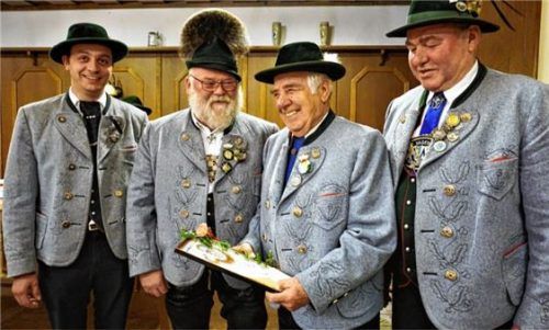 Goldenes Ehrenzeichen für Hans Huber