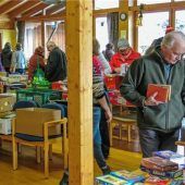 Großer Andrang beim Winterflohmarkt des Wössner Regenbogens