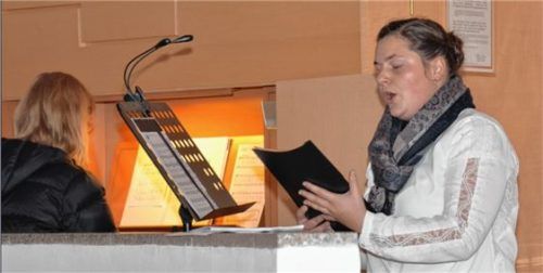Heidi Baier sang „Der Mond ist aufgegangen“. Foto Bauregger