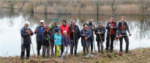 Helfer vom Bund Naturschutz trafen sich zur Pflegeaktion auf dem Tonwerkgelände.