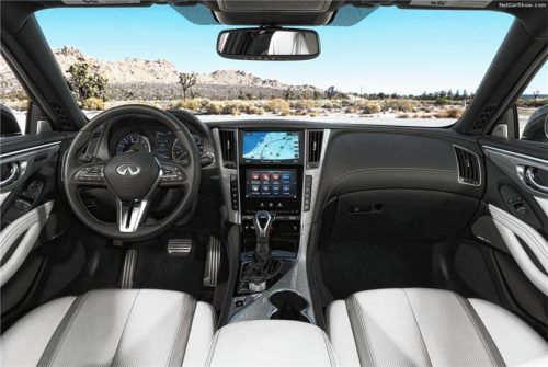 Hochwertige Materialien und eine elegante Linienführung findet man im Innenraum.