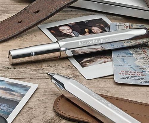 Hochwertige Schreibgeräte erleben eine Renaissance. Trotz E-Mails und Kurznachrichtendiensten hat Handgeschriebenes noch immer einen besonderen Stellenwert. Es verleiht den Charme der persönlichen Note. Auch deshalb ist ein schöner Füller ein liebevolles Geschenk – gerade auch für Heranwachsende. Foto djd/Kaweco - h&m gutberlet GmbH, Nürnberg