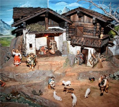 Im Kultursaal ist eine Kripperlausstellung zu sehen.