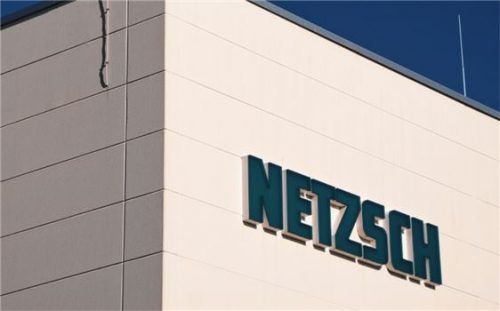 Netzsch – das Firmenlogo bleibt dem Gebäude für die Elastomerfertigung in der Geretsrieder Straße erhalten.Foto  hg