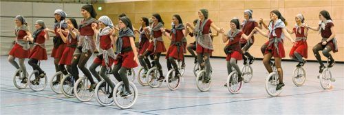 In der Großgruppenkür in der Kategorie Juniorexpert gewann das Freestyleteam Bayern mit Annalena Söll, Cilli Rotter und Annika Sperr. Motto der eindrucksvollen Performance: „Momo und die grauen Männer“.