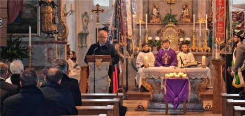 In Söchtenau eindrucksvoll der Toten gedacht