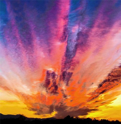 Inferno am Abendhimmel