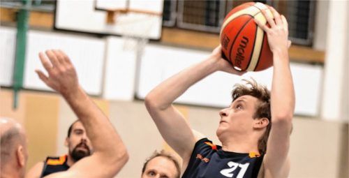 Jungtalent Adrian Weggartner war einer der wenigen Lichtblicke bei der Niederlage gegen Rosenheim. Foto  psc