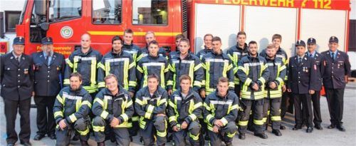 Leistungsabzeichen in Silber, Gold und Gold-Rot wurden an diese Feuerwehrler vergeben.