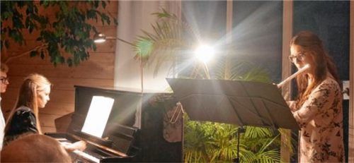 Lena Muggenthaler am Klavier und Lena Mair an der Querflöte: Anspruchsvoll und leidenschaftlich. Foto Kirchner