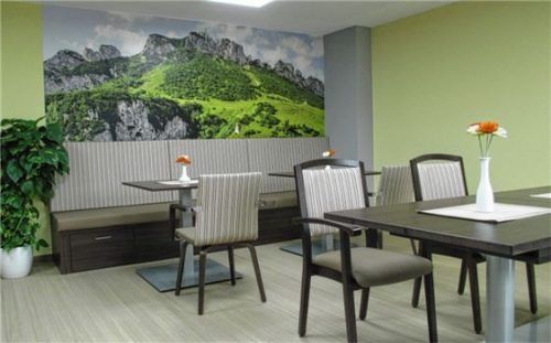 Lichtdurchflutet sind die Räume, die in ihrer Gestaltung bekannte regionale Motive aufgreifen.