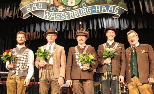 Luftgewehr-Gaukönig Zeno Hundschell, Auflage-König Alfred Breu, Luftpistolen-Gaukönig Johann Hundschell, Gaujugendkönig Maximilian Obergehrer und Gauschützenmeister Erich Eisenberger (von links). Foto  Wittmann