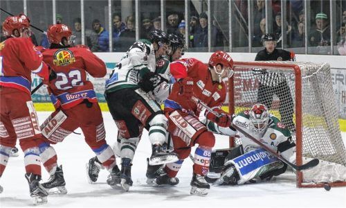 Michael Baindl als Torhüter: Der Stürmer klärte mehrmals mit außergewöhnlichen Paraden. Fotos  Halmel