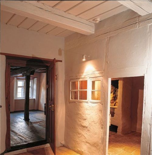 Mineralische Innendämmung und Kalkfeinputz sind ein starkes Duo – besonders im Altbau. Foto  wall-systems.com