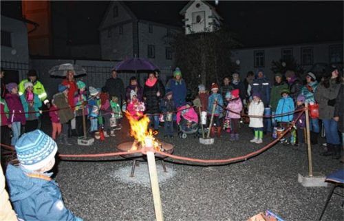 Mit dem Heiligen zum Martinsfeuer