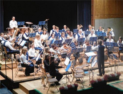 Mit einem breiten Repertoire unterhielten die Musiker die Konzertbesucher. Foto re