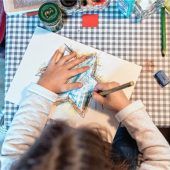 Zum Auftakt Nikoläuse backen