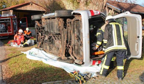 Nachgestellte Einsätze gemeinsam gemeistert