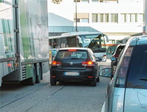 Nadelöhr Wendelsteinstraße: Busse, Lkws und Pkws nutzen sie als inoffizielle Umleitung.