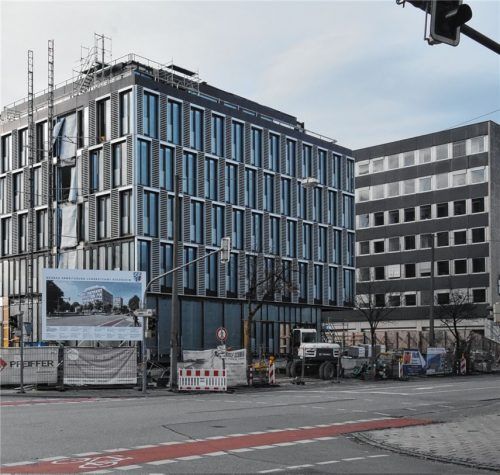 Neubau des Landratsamtes: Kreisausschuss macht sich ein Bild vom Baufortschritt