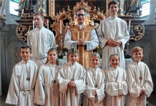 Neue Ministranten in Oberbergkirchen