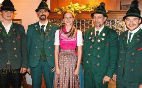 Neue Mitstreiter: Der wiedergewählte Vorsitzende Hans Stangl (Zweiter von links) wird an der Vereinsspitze nun von (von links) Jakob Prankl, Michaela Stuffer, Bernhard Bauer und Ludwig Maurer unterstützt.