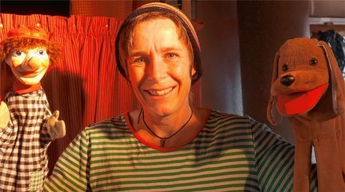 Puppenspielerin aus Leidenschaft: Katrin Schreiner begeistert nicht nur Kinder mit ihrem Kasperltheater.Foto  Kirchner
