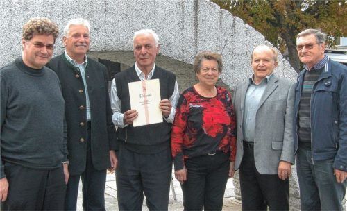 Rote Ehrennadeln beim KAB Kreisverband Rosenheim
