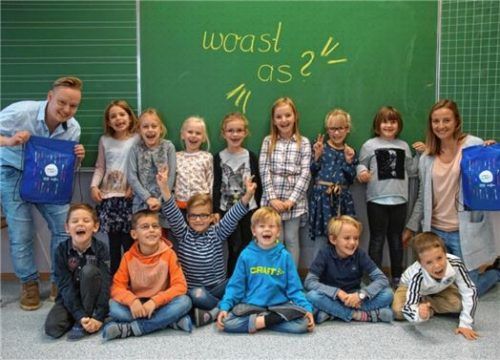 Schlaue Köpfe: Die Erstklässler der Grundschule Großholzhausen kennen sich in der Erwachsenenwelt aus.