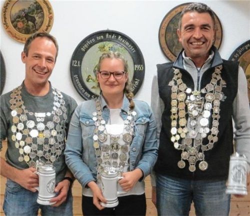 Schützenkönig Luftgewehr Stefan Färber, Schützenkönigin Jugend Jenny Hille, Schützenkönig Luftpistole Sebastian Widauer senior (von links). Foto re