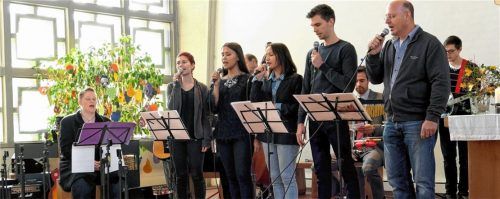 Schwungvolle Kirchenlieder spielten und sangen die Vertreter der freikirchlichen Gemeinden mit den Gottesdienstbesuchern. „Da können wir uns eine Scheibe abschneiden“ befand der eine oder andere „Landeskirchler“.