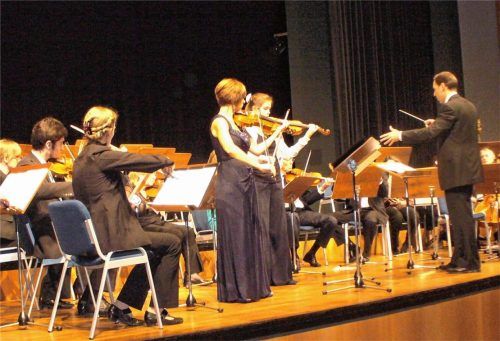 Seit fünf Jahren leitet Ferenc Szelim Bene die Orchestergemeinschaft Waldkraiburg. Am Sonntag dirigiert er das 65. Jahreskonzert.Foto lt