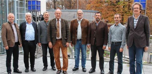 Sie managen künftig die Geschicke der Landschaftspflege in der Region: Sebastian Forstner, Peter Wiedeburg, Josef Bodmaier, Wolfgang Berthaler, Georg Höhensteiger, Sebastian Pertl, Georg Reinthaler und Martin Walter (von links). Es fehlt Alfred Ringler.Foto re