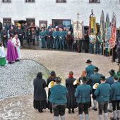 Siegsdorfer gedenken im Schneeregen der Kriegsopfer