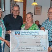 Spendenscheck für First-Responder-Förderverein