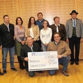 Stattliche Spende zugunsten des Dorfgemeinschaftshauses