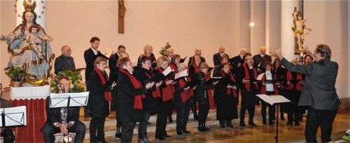 Stimmgewaltig präsentierte sich der Heufelder Kirchenchor.