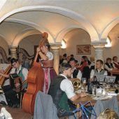 Stimmungsvolle Volksmusik mit den Höhenrainer Trachtlern in Thal