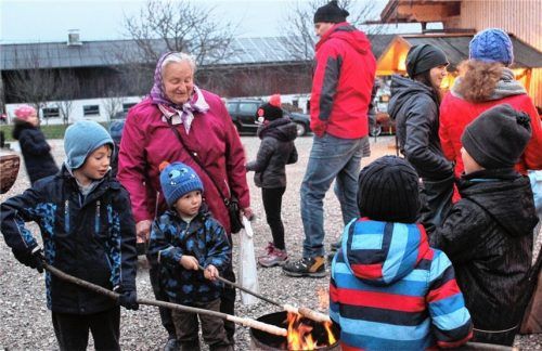 Stockbrotbacken war schon eine feine Sache, vor allem für die jüngeren Besucher.