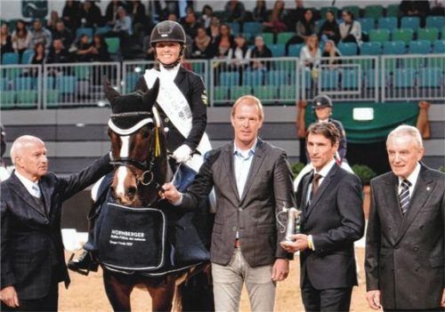 Stolz auf den Sieg beim Nürnberger Burgpokal: Lena Paul aus Neubeuern.