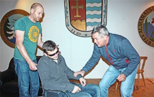 Theaterer in Hittenkirchen sind „Außer Kontrolle“